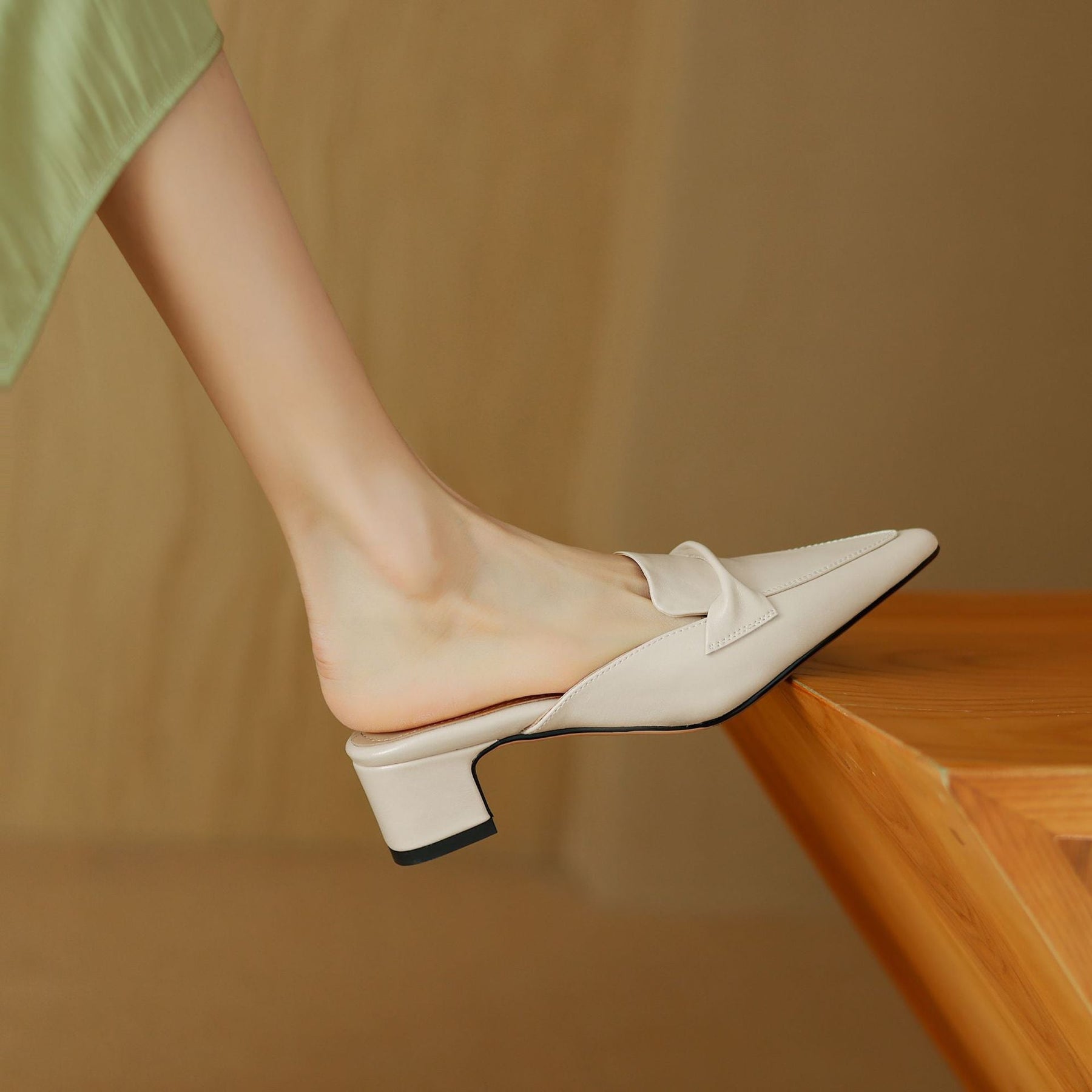 Mei | Elegant Pointed-Toe Mule Heels