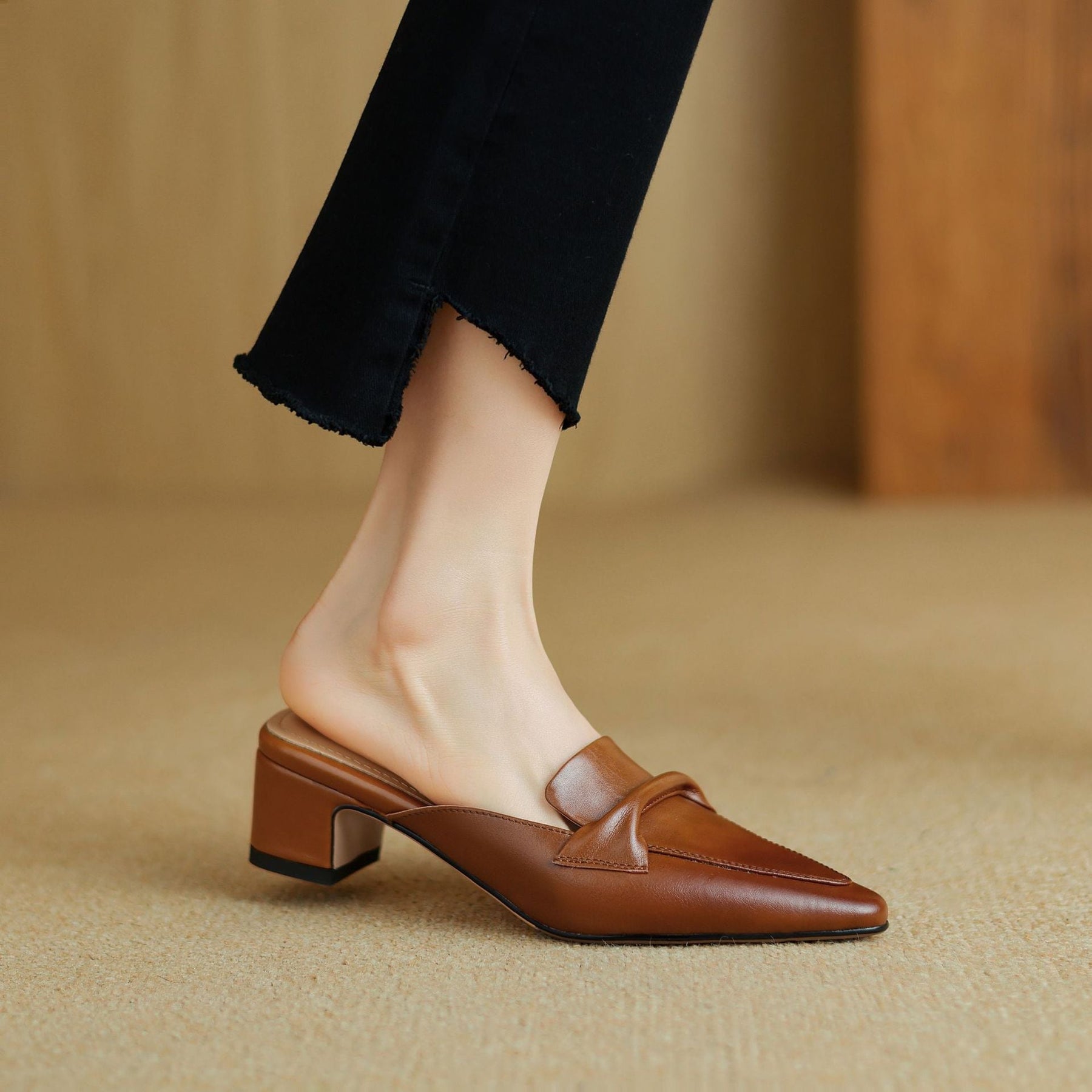 Mei | Elegant Pointed-Toe Mule Heels