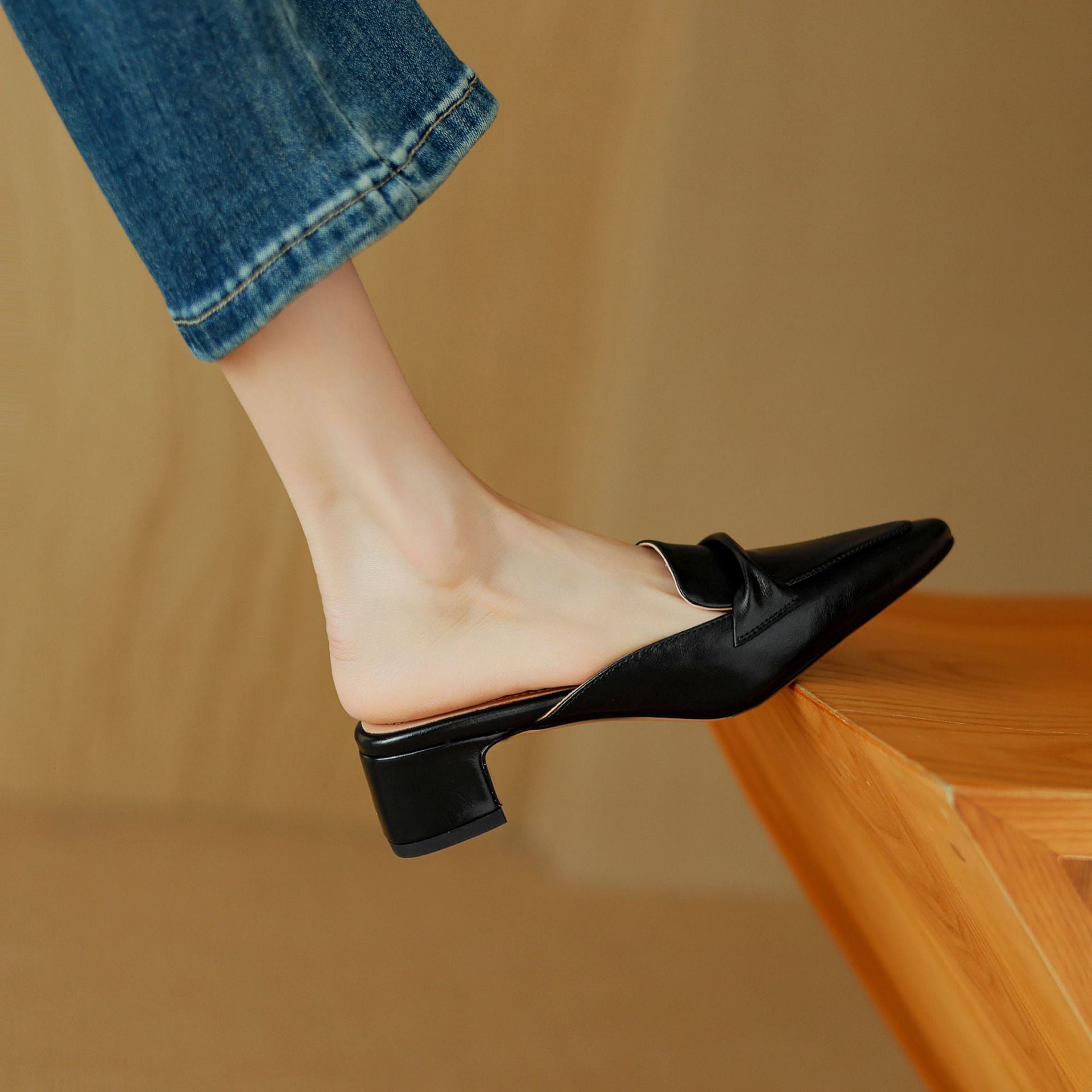 Mei | Elegant Pointed-Toe Mule Heels