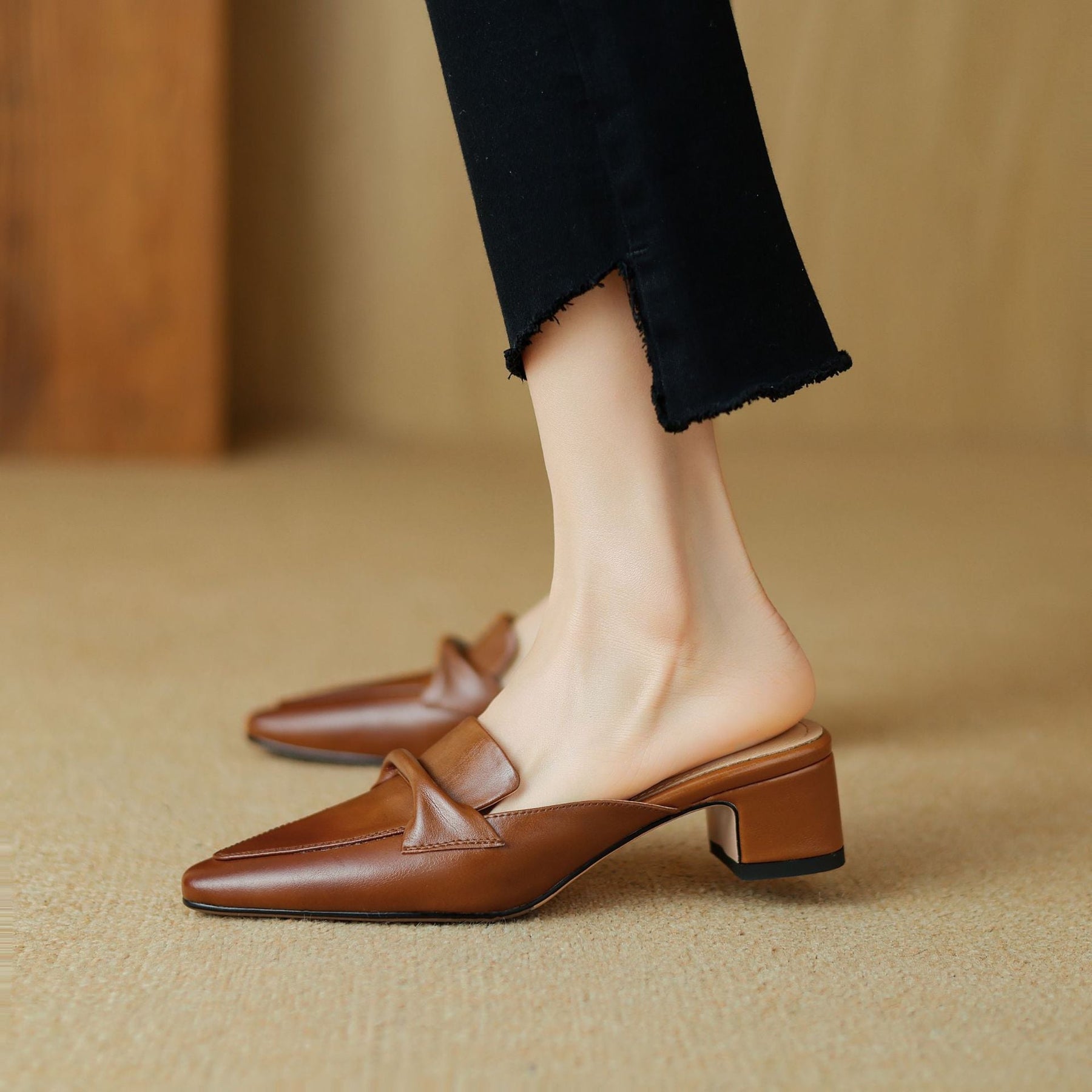 Mei | Elegant Pointed-Toe Mule Heels