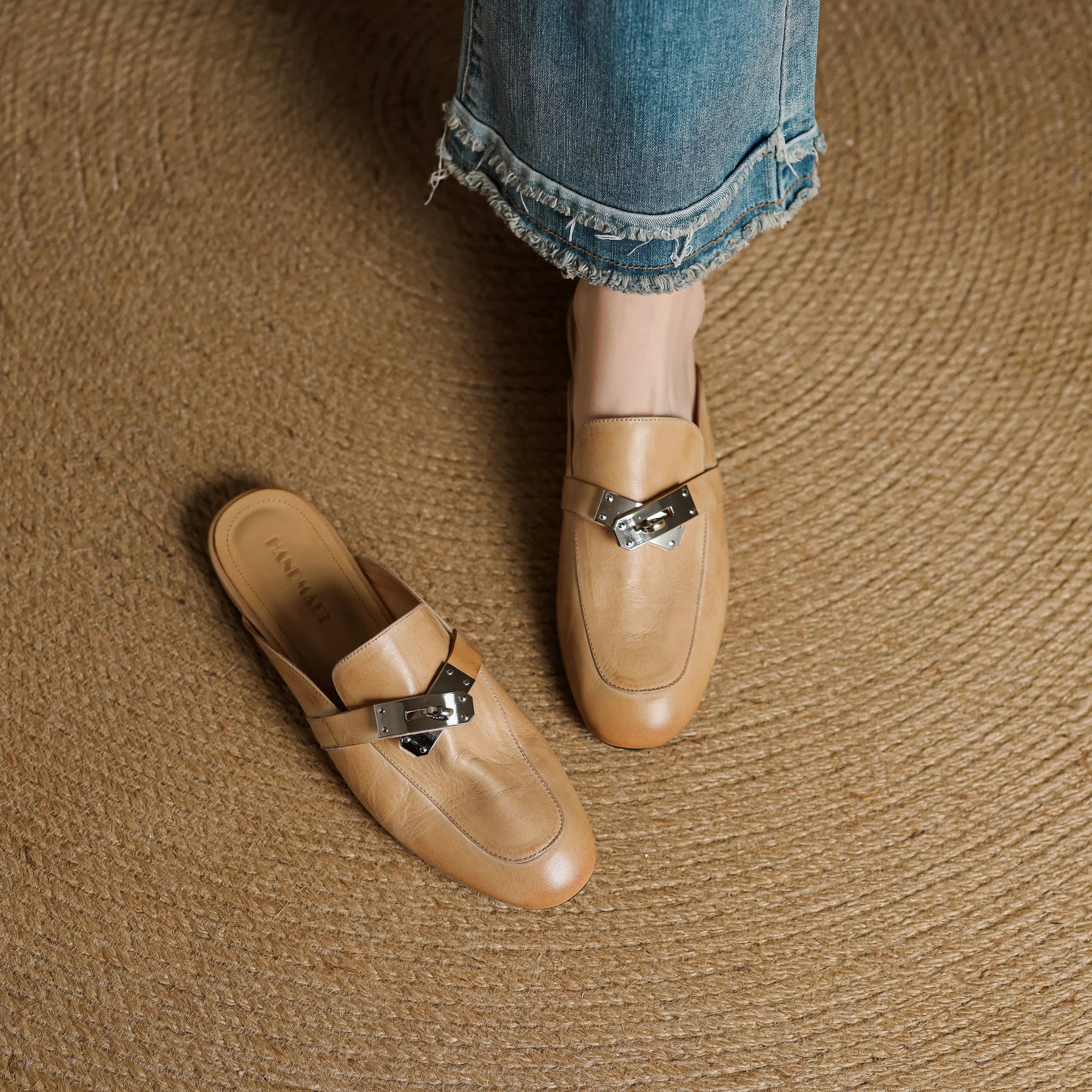 Ezra | Classic Lock Accent Mule Loafers