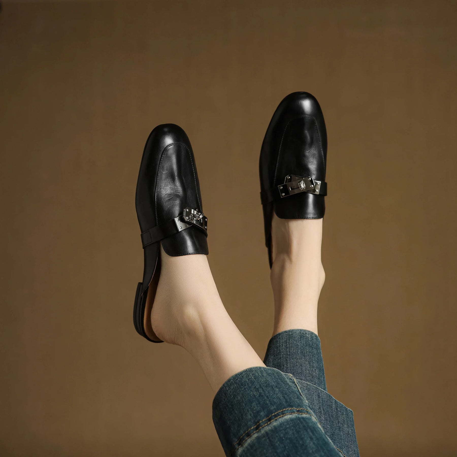 Ezra | Classic Lock Accent Mule Loafers